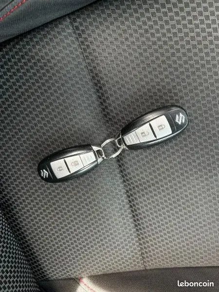 Suzuki Swift 2012 photo 3