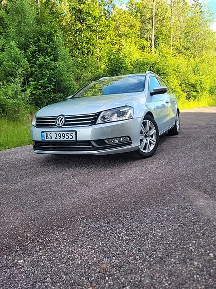 Volkswagen Passat 2012 photo 2
