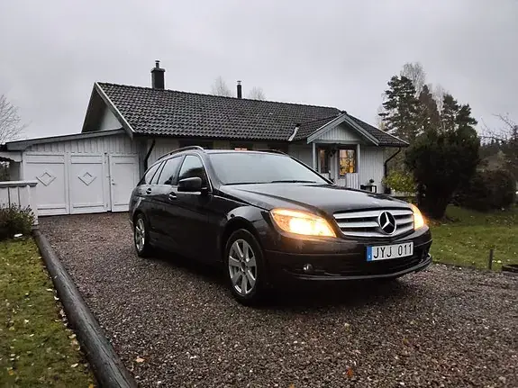 Mercedes-Benz C200 2010 photo 2