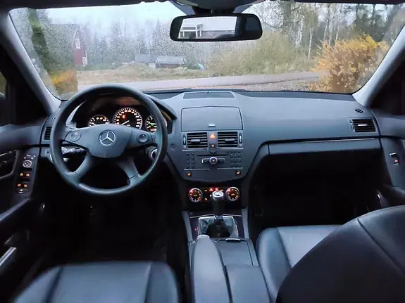 Mercedes-Benz C200 2010 photo 5