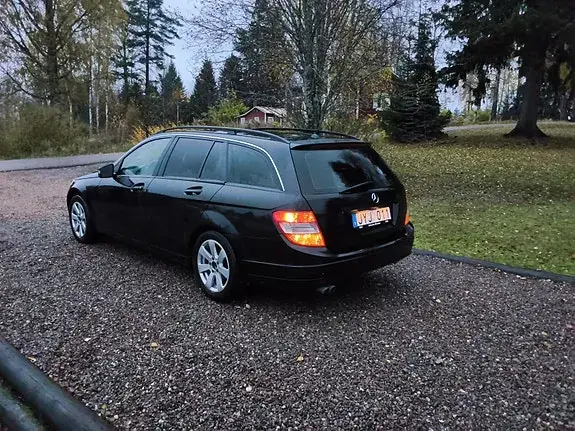 Mercedes-Benz C200 2010 photo 3
