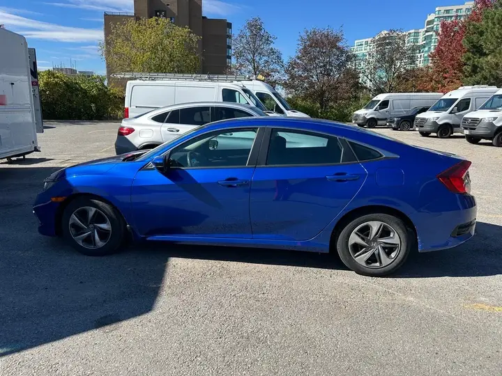 Honda Civic 2019 photo 2