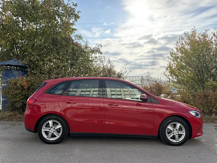 Mercedes-Benz B-Class 2019 photo 2