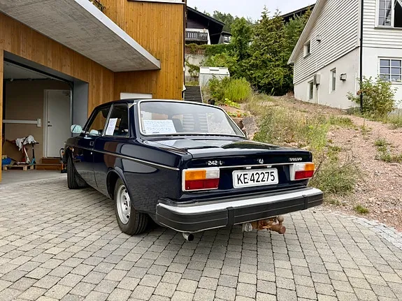 Volvo 240 1975 photo 4