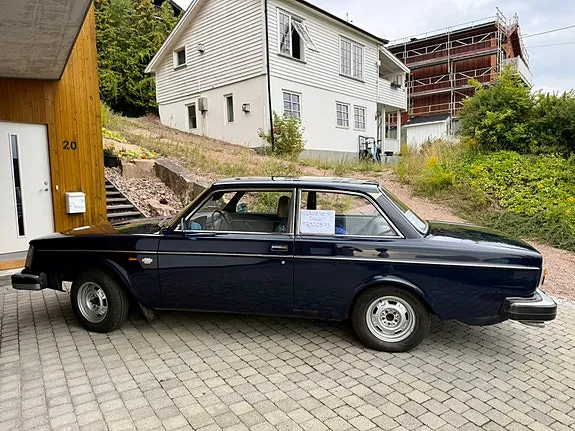 Volvo 240 1975 photo 2