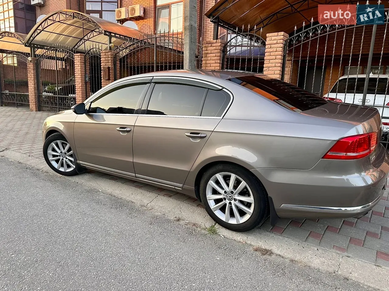 Volkswagen Passat 2011 photo 4
