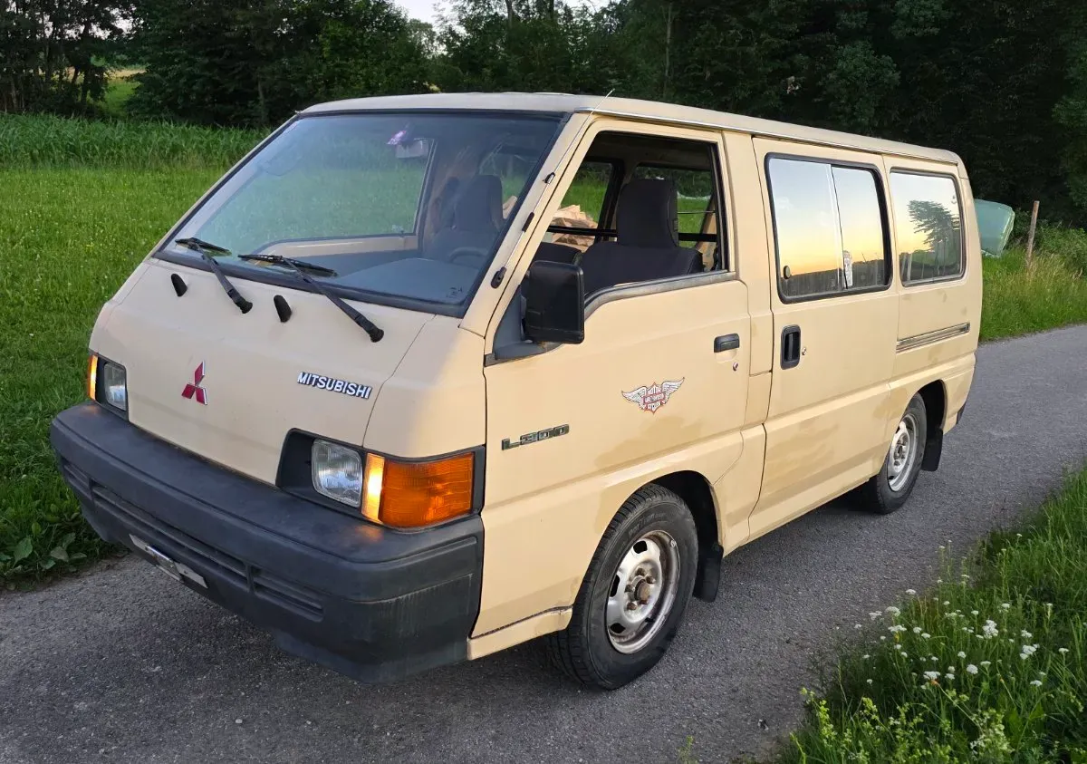 Mitsubishi L300