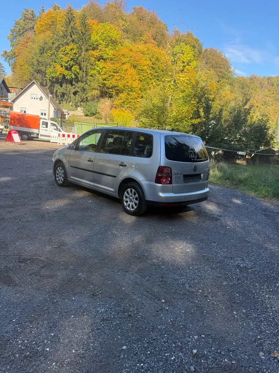 Volkswagen Touran 2007 photo 2