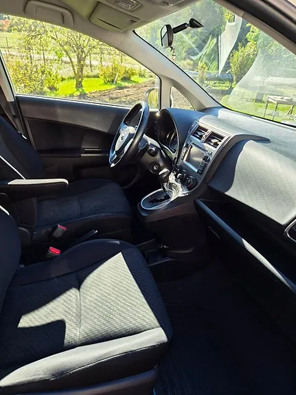 Toyota Verso-S 2012 photo 4