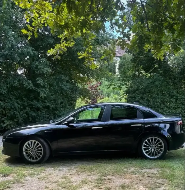 Alfa Romeo 159 2011 photo 3