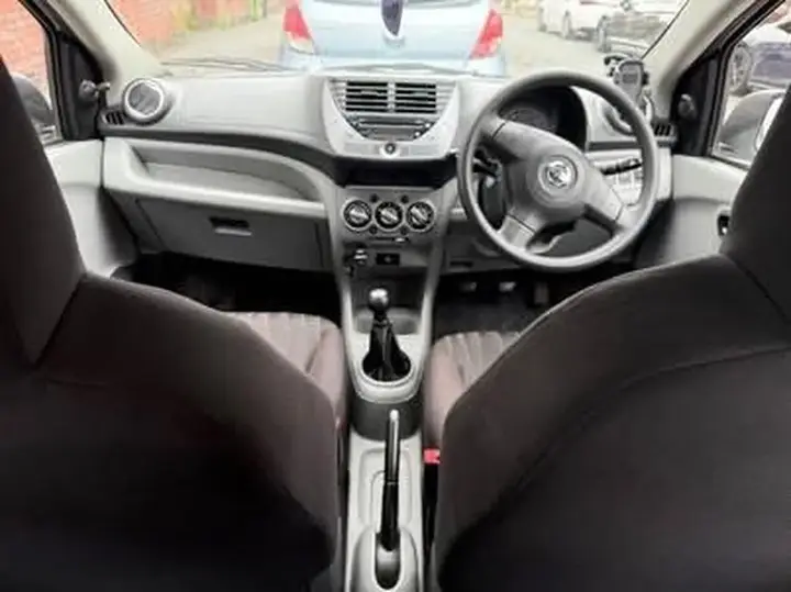 Nissan Pixo 2011 photo 4