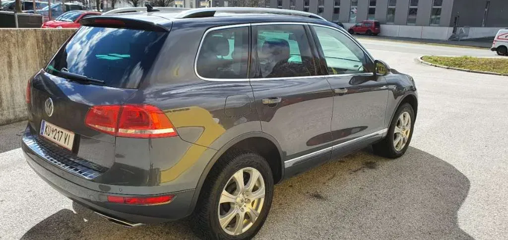 Volkswagen Touareg 2011 photo 2