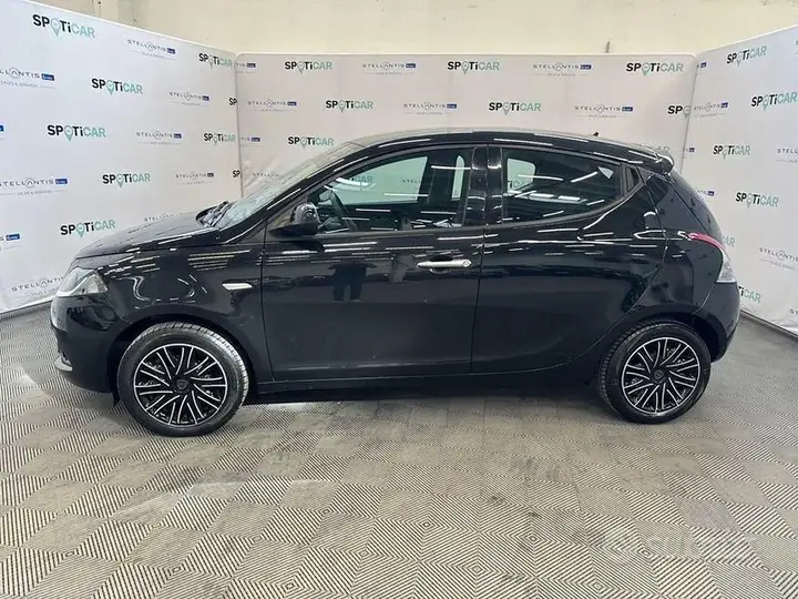 Lancia Ypsilon 2022 photo 2