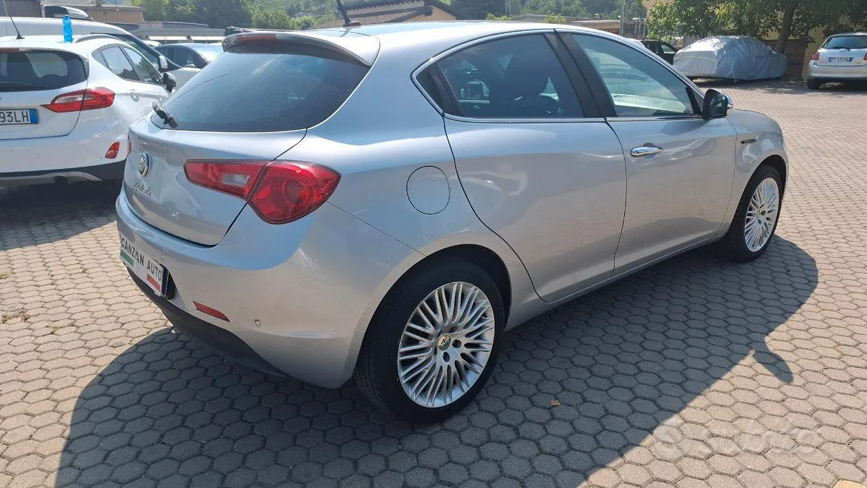 Alfa Romeo Giulietta 2015 photo 5