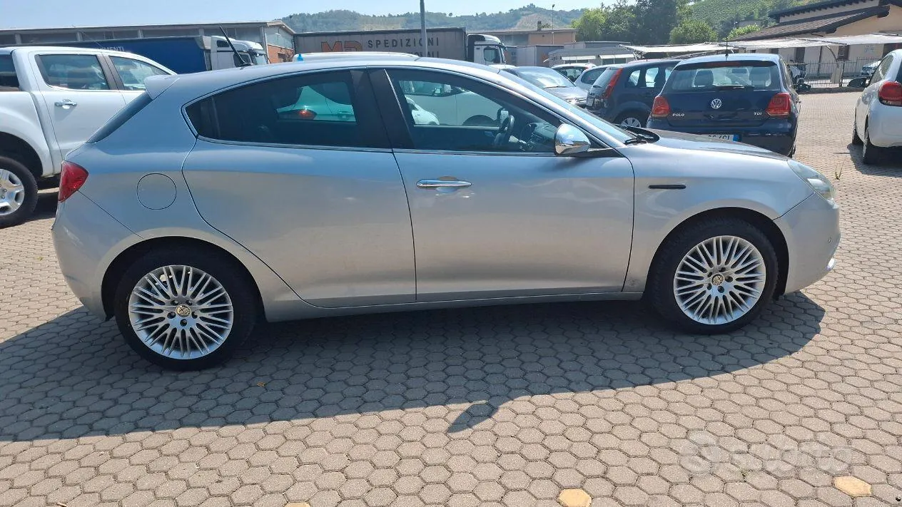 Alfa Romeo Giulietta 2015 photo 4