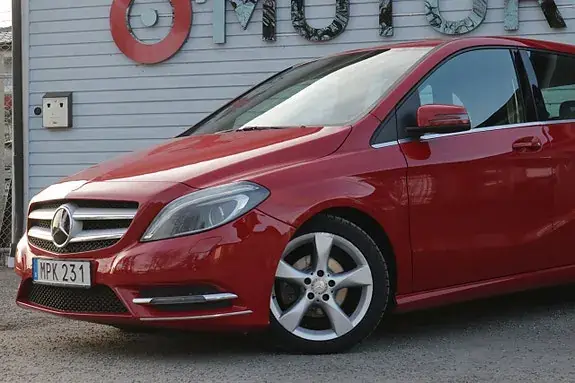 Mercedes-Benz B 180 2015 photo 2