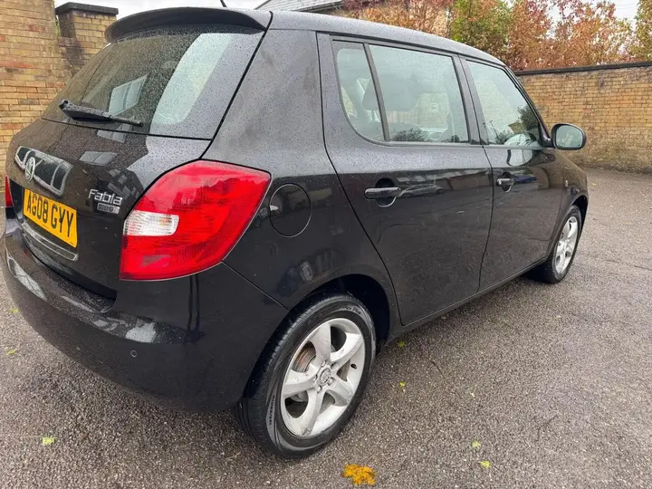 Skoda Fabia 2008 photo 3