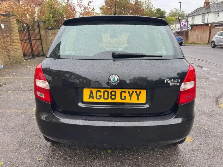 Skoda Fabia 2008 photo 4