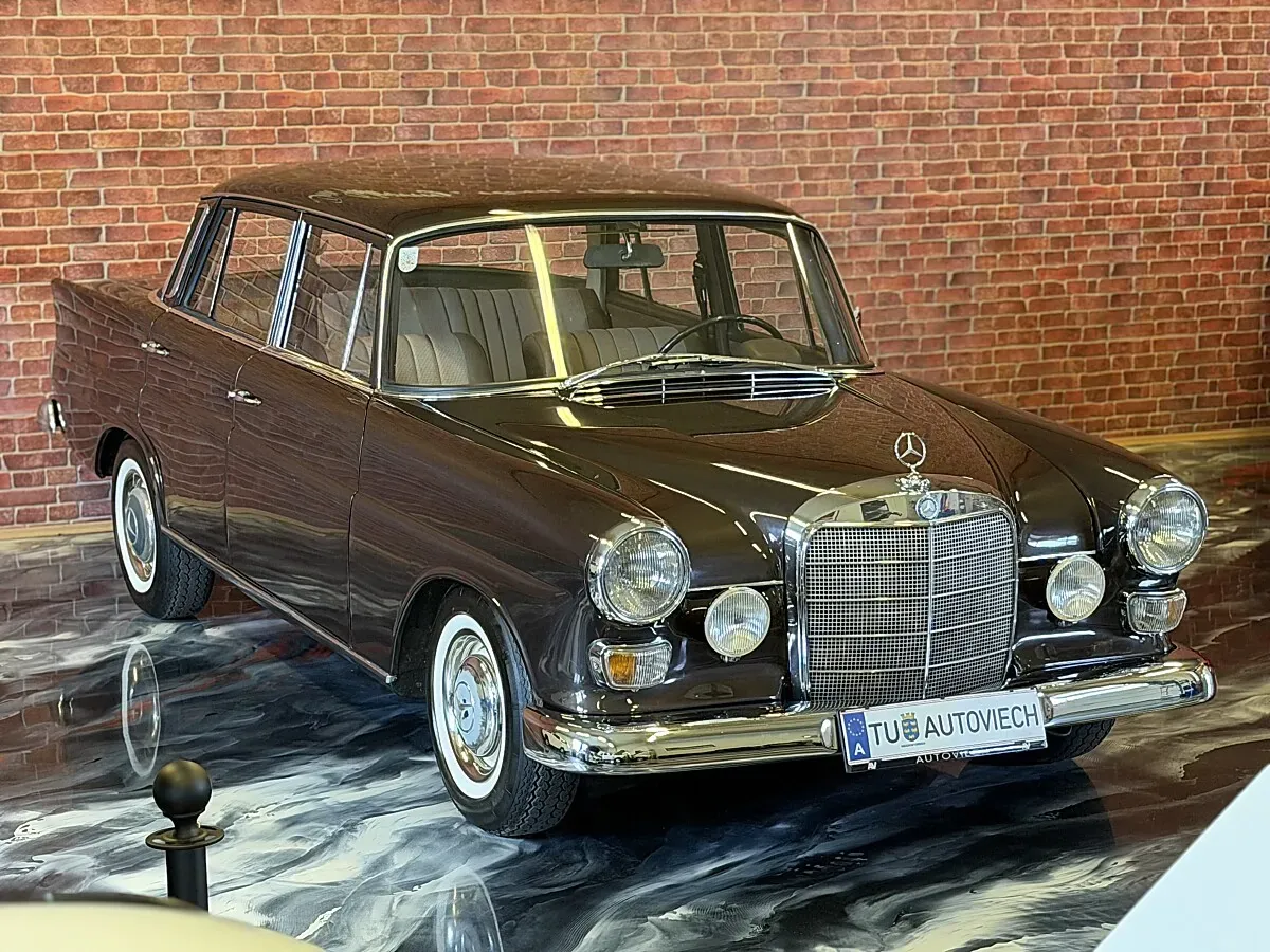 Mercedes-Benz 200D 1967 photo 3