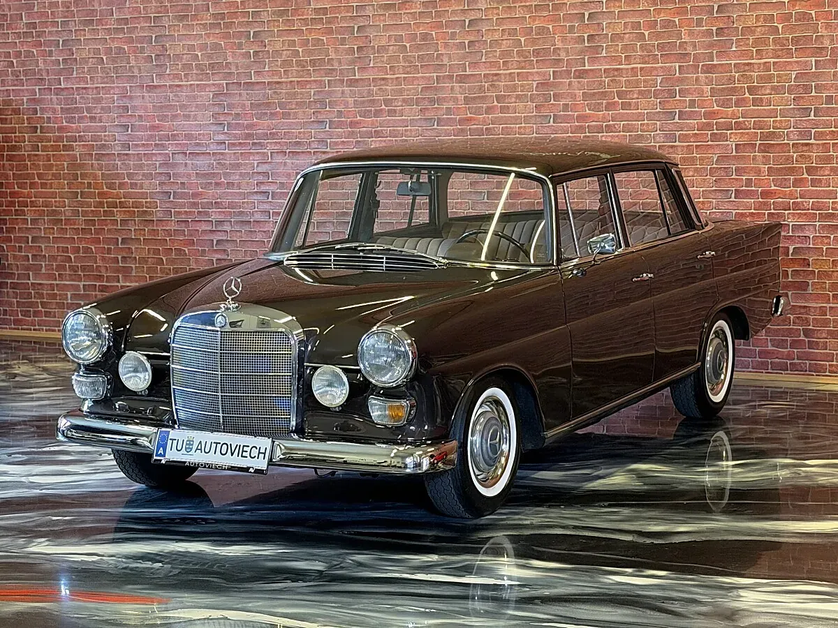 Mercedes-Benz 200D