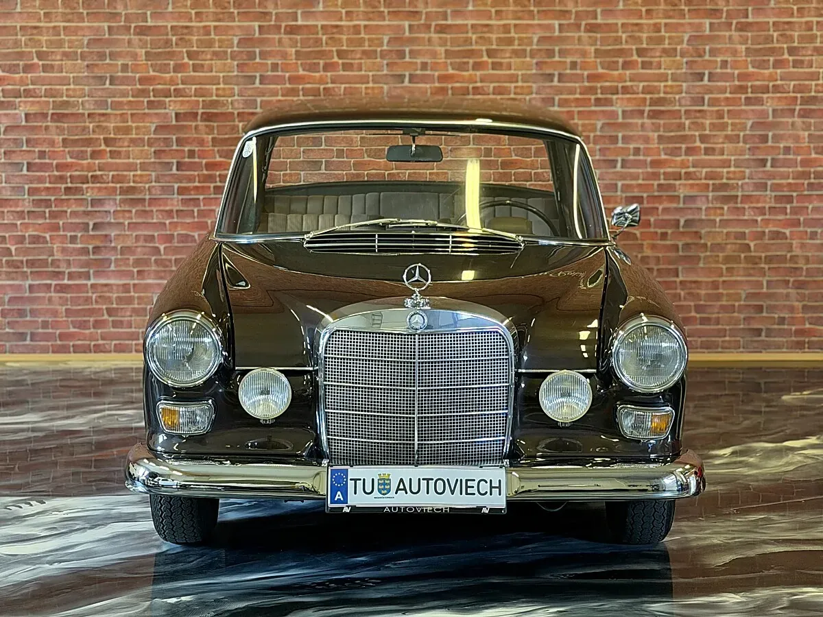 Mercedes-Benz 200D 1967 photo 2