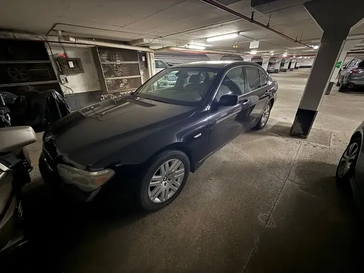 BMW 7 Series 2005 photo 2