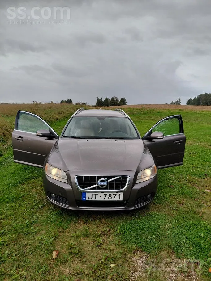 Volvo V70 2009 photo 2