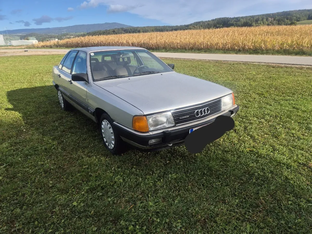 Audi 100