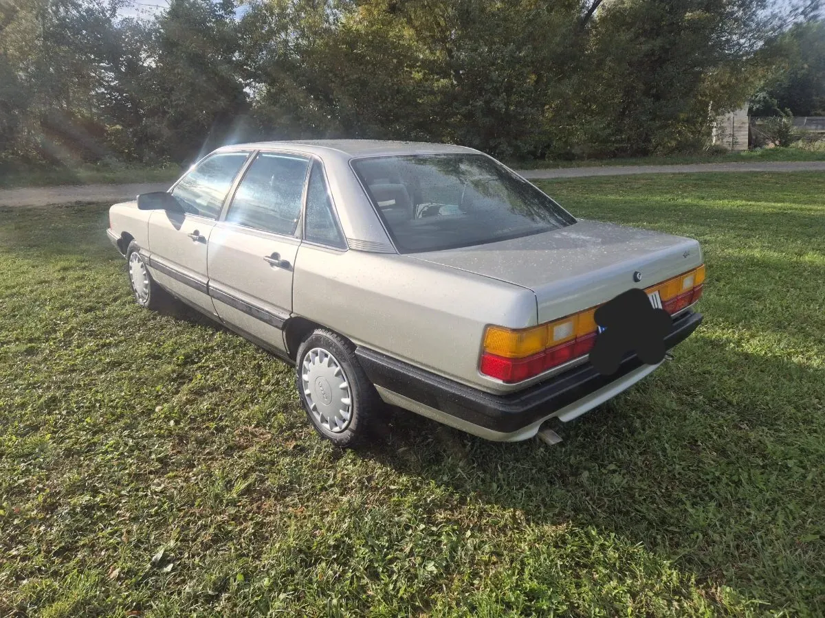 Audi 100 1986 photo 2