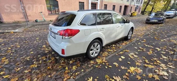 Subaru Legacy 2010 photo 2