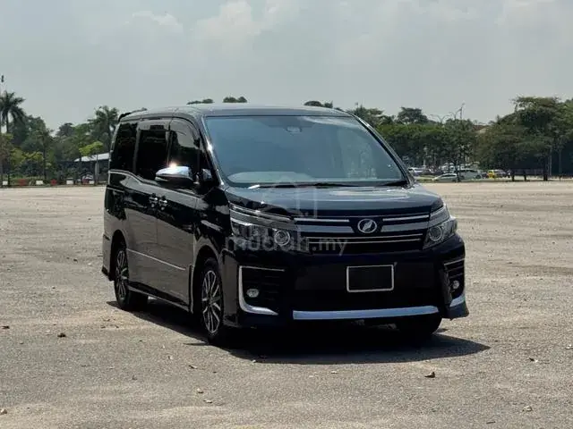 Toyota Voxy 2.0 Zs