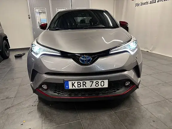 Toyota C-Hr 2018 photo 2