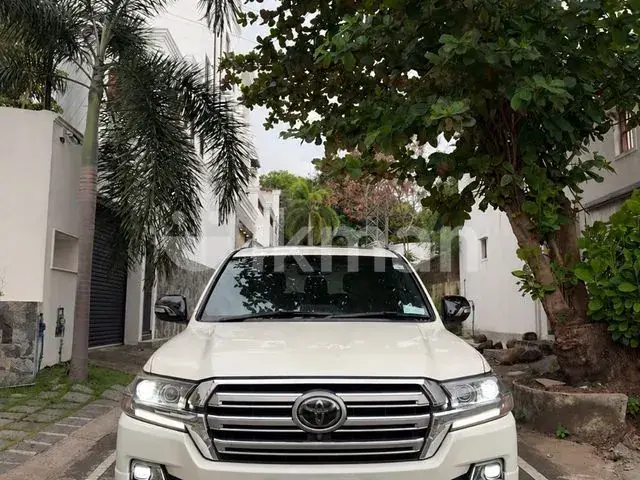 Toyota Land Cruiser Sahara 2017 photo 2