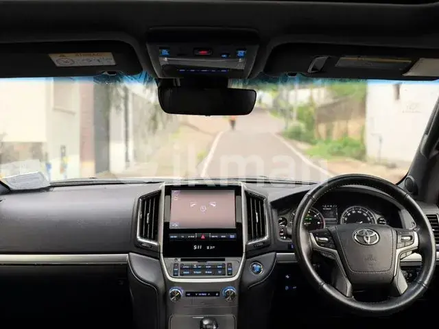 Toyota Land Cruiser Sahara 2017 photo 5