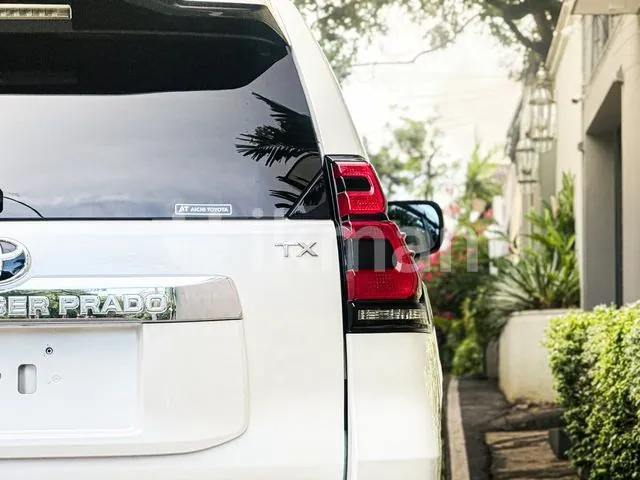 Toyota Land Cruiser Prado 2023 photo 5