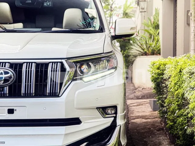 Toyota Land Cruiser Prado 2023 photo 4