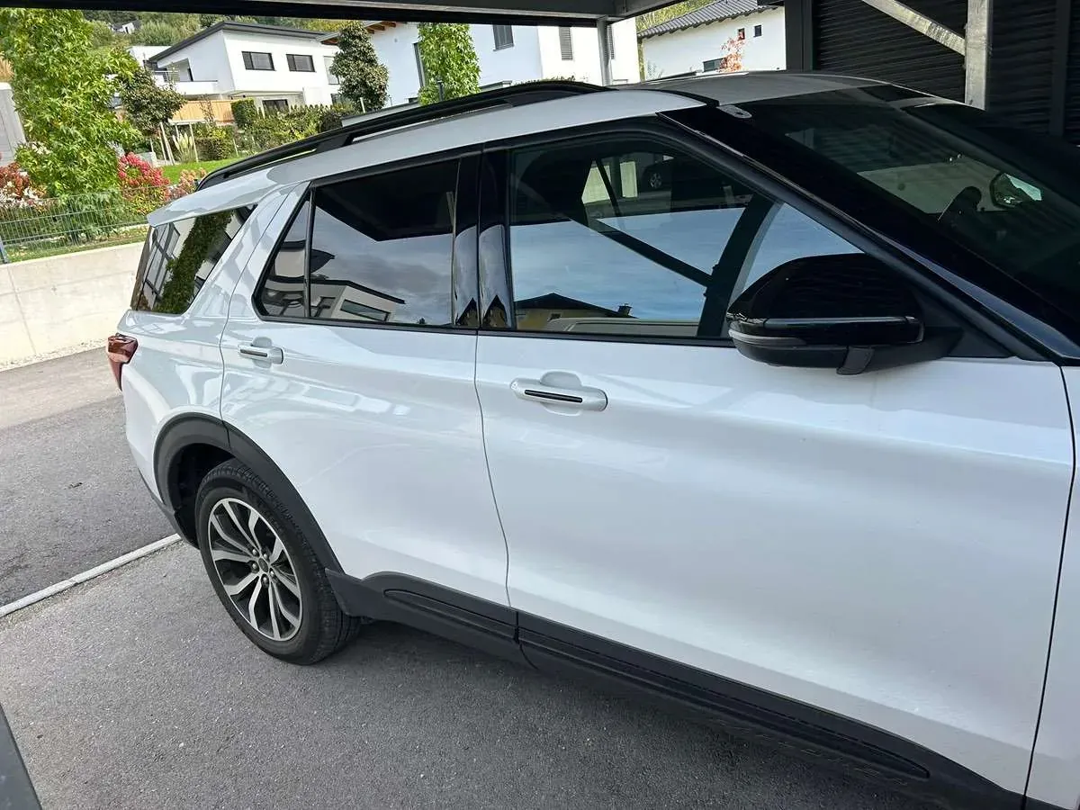 Ford Explorer 2023 photo 2