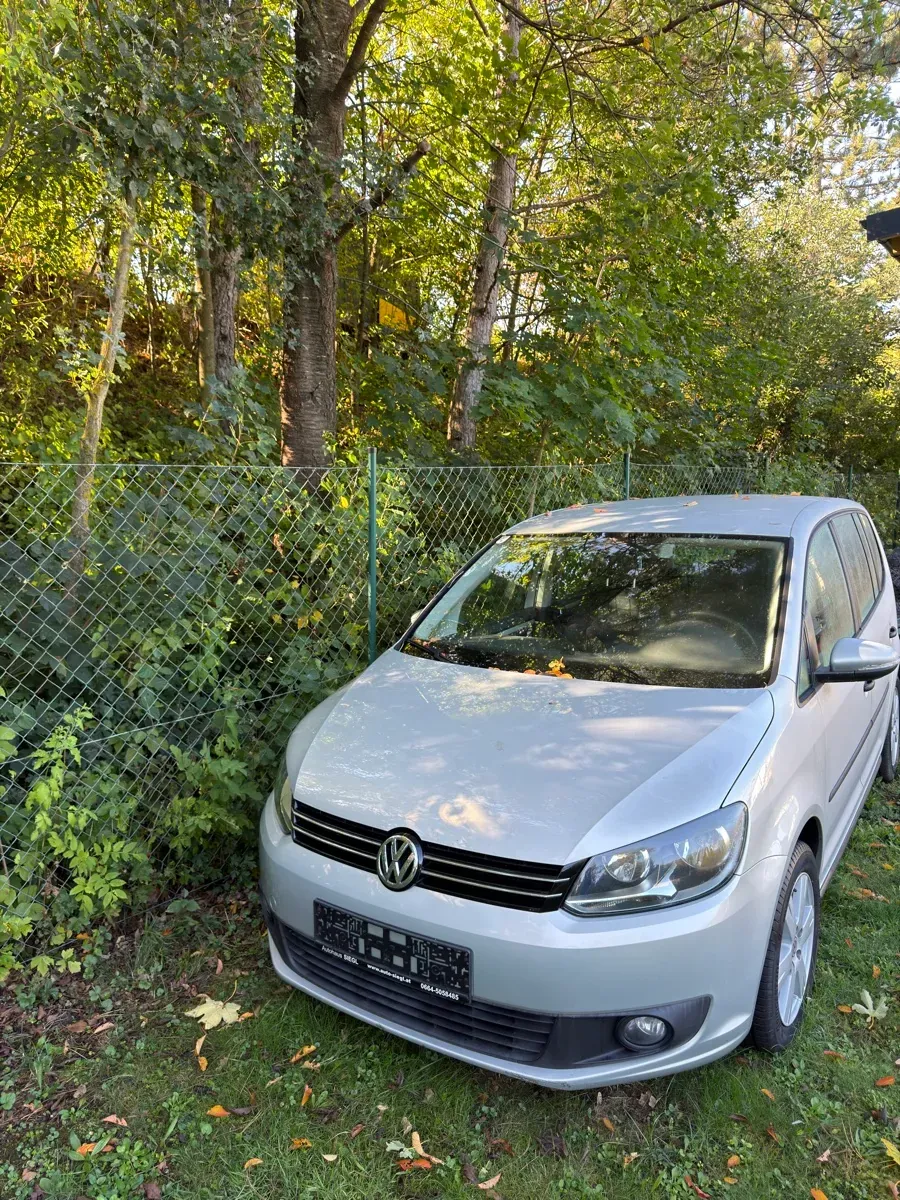 Volkswagen Touran 2014 photo 2