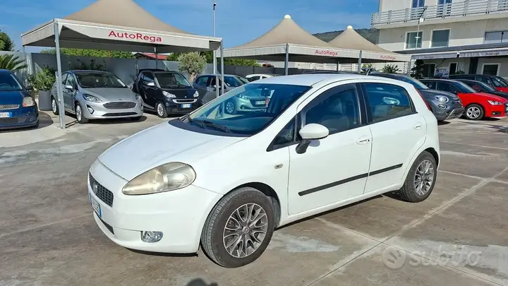 Fiat Punto 2009 photo 2