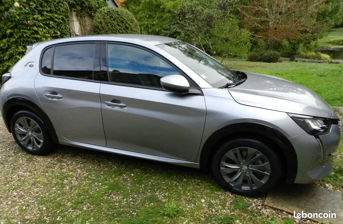 Peugeot 208 2021 photo 3