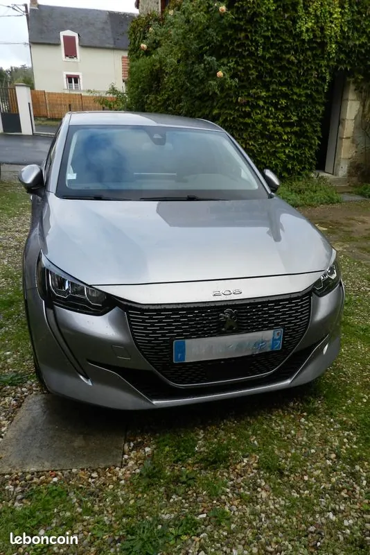 Peugeot 208 2021 photo 2