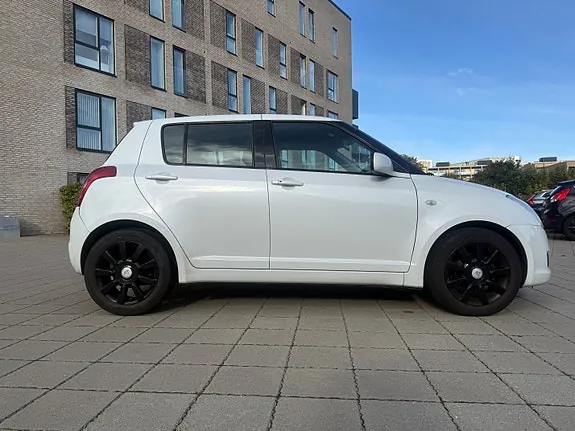 Suzuki Swift 2009 photo 2