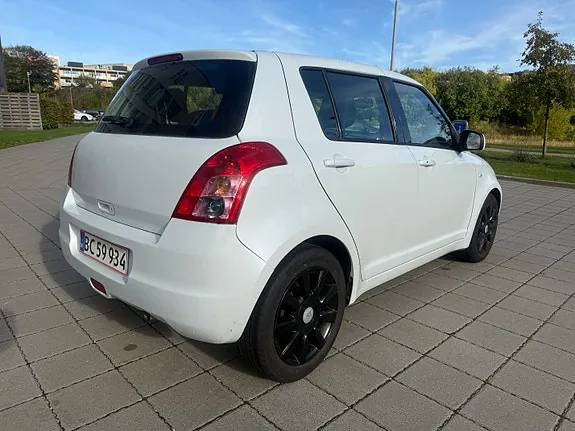 Suzuki Swift 2009 photo 3