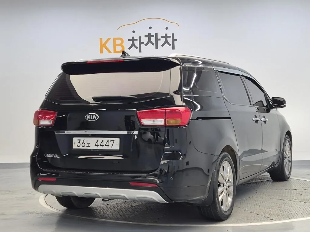 Kia Carnival 2018 photo 3