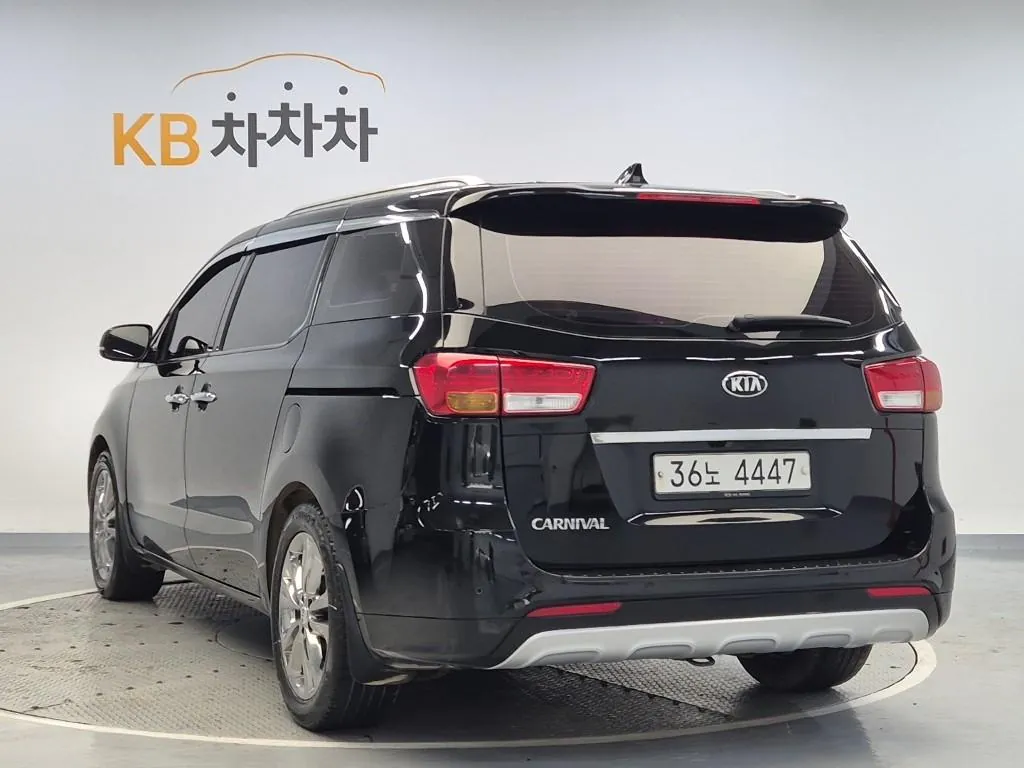 Kia Carnival 2018 photo 2