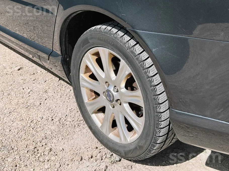 Volvo V70 2009 photo 2