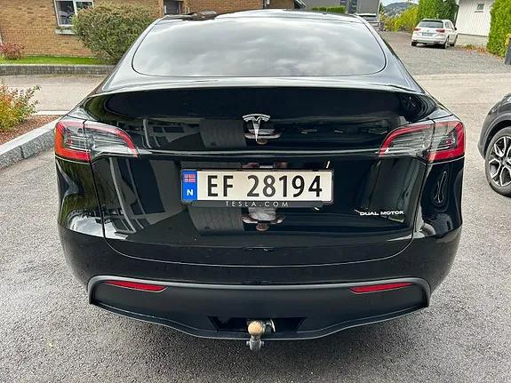 Tesla Model Y 2023 photo 3