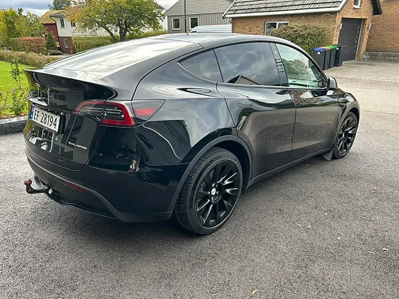 Tesla Model Y 2023 photo 4