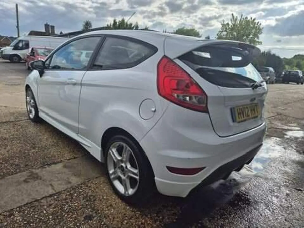 Ford Fiesta 2012 photo 2