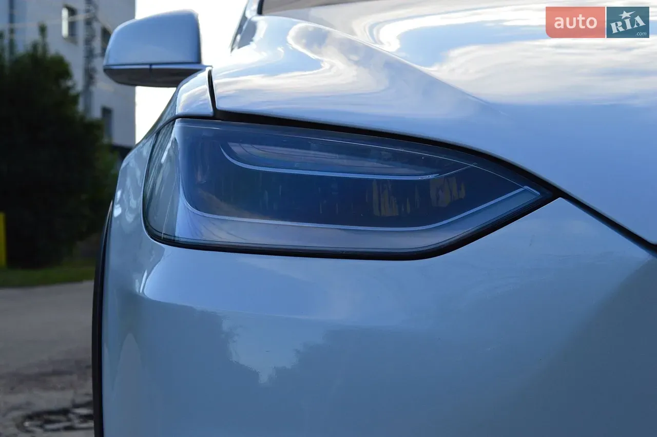 Tesla Model X 2017 photo 2